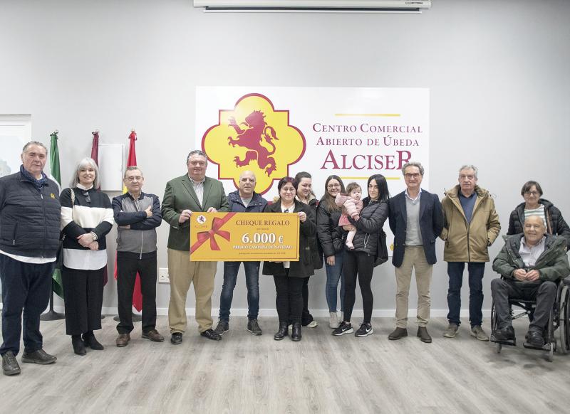 Los 6000 euros de Alciser repartidos entre 60 establecimientos del pequeño y mediano comercio