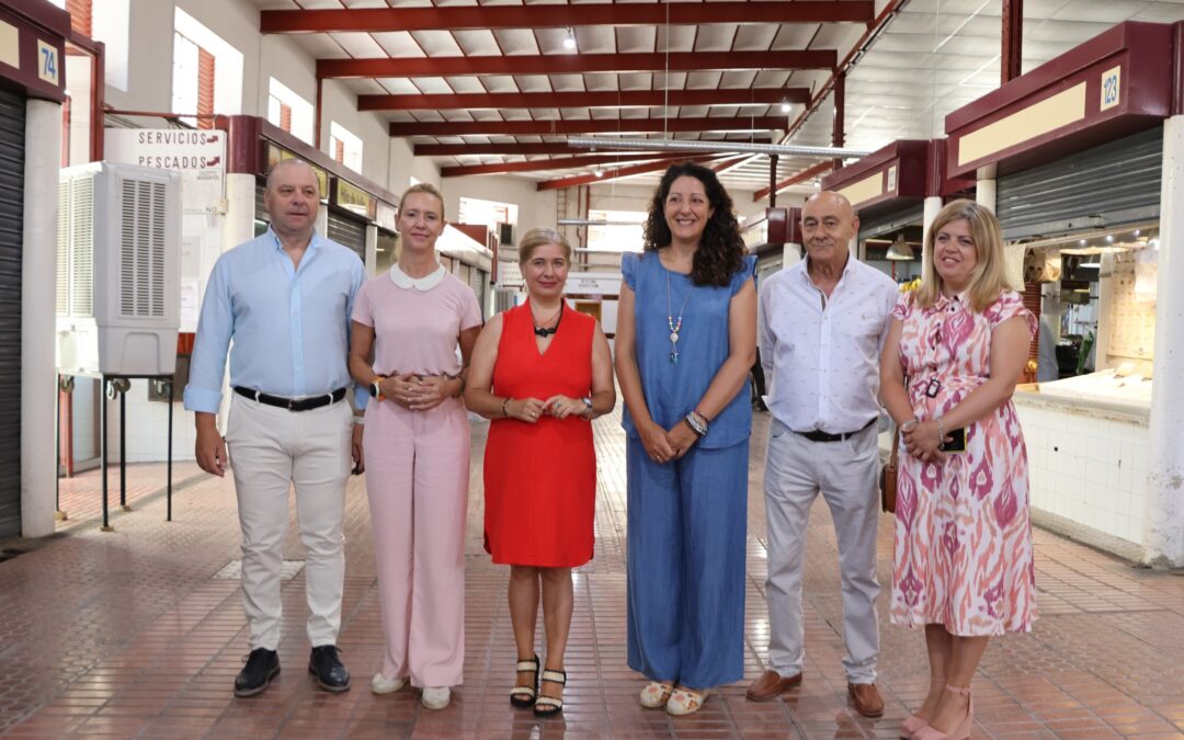 Visita al Mercado de Abastos y la Corredera de San Fernando, por las mejoras que se han realizado a cargo de la subvención concedida por la Junta de Andalucía