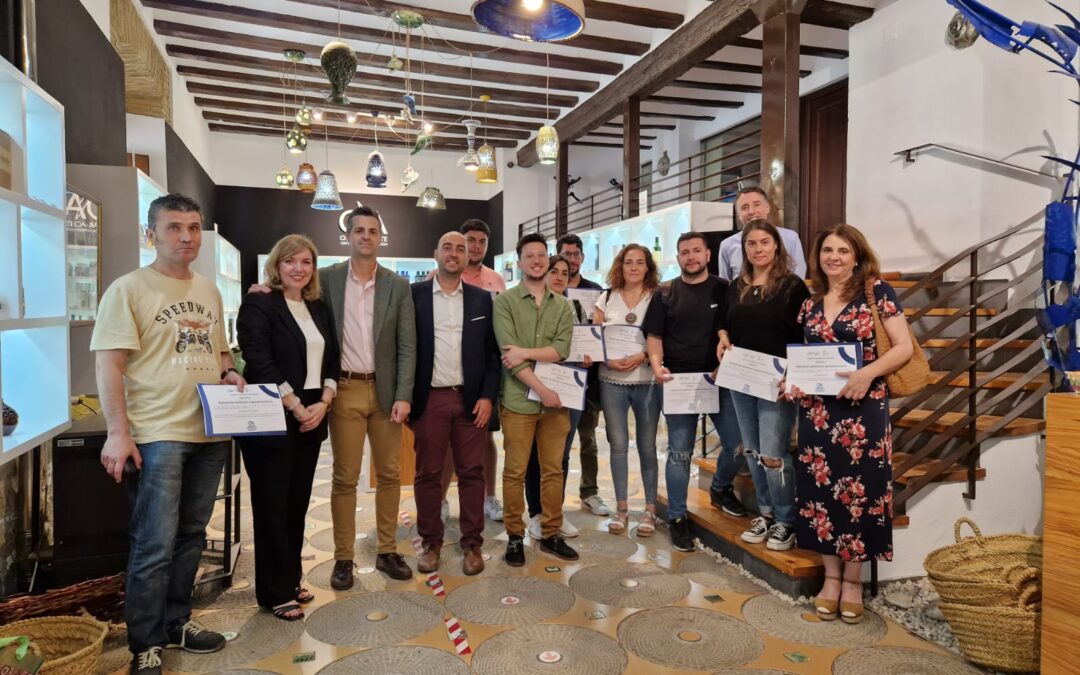Clausura del Curso de Sumiller de AOVES en Úbeda, una formación clave para la hostelería y el turismo local.