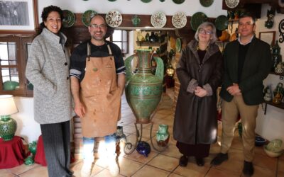 Alfarería tradicional en Úbeda: visita institucional al taller de Pedro José Góngora