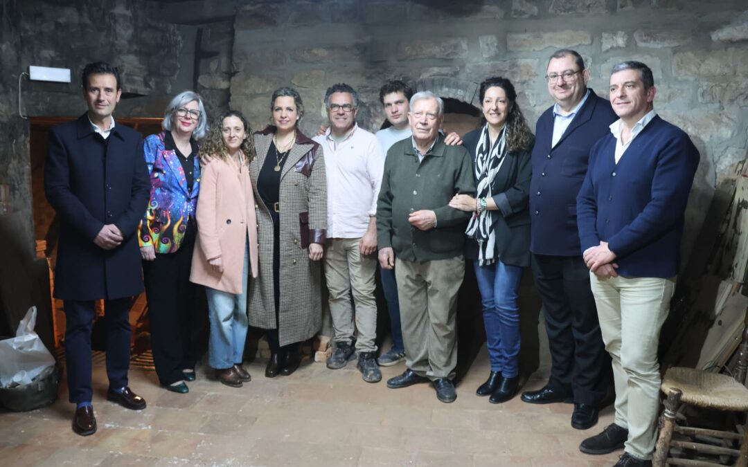 Casi 2.000 piezas de cerámica protagonizan una nueva cochura en el alfar de los ‘Tito’